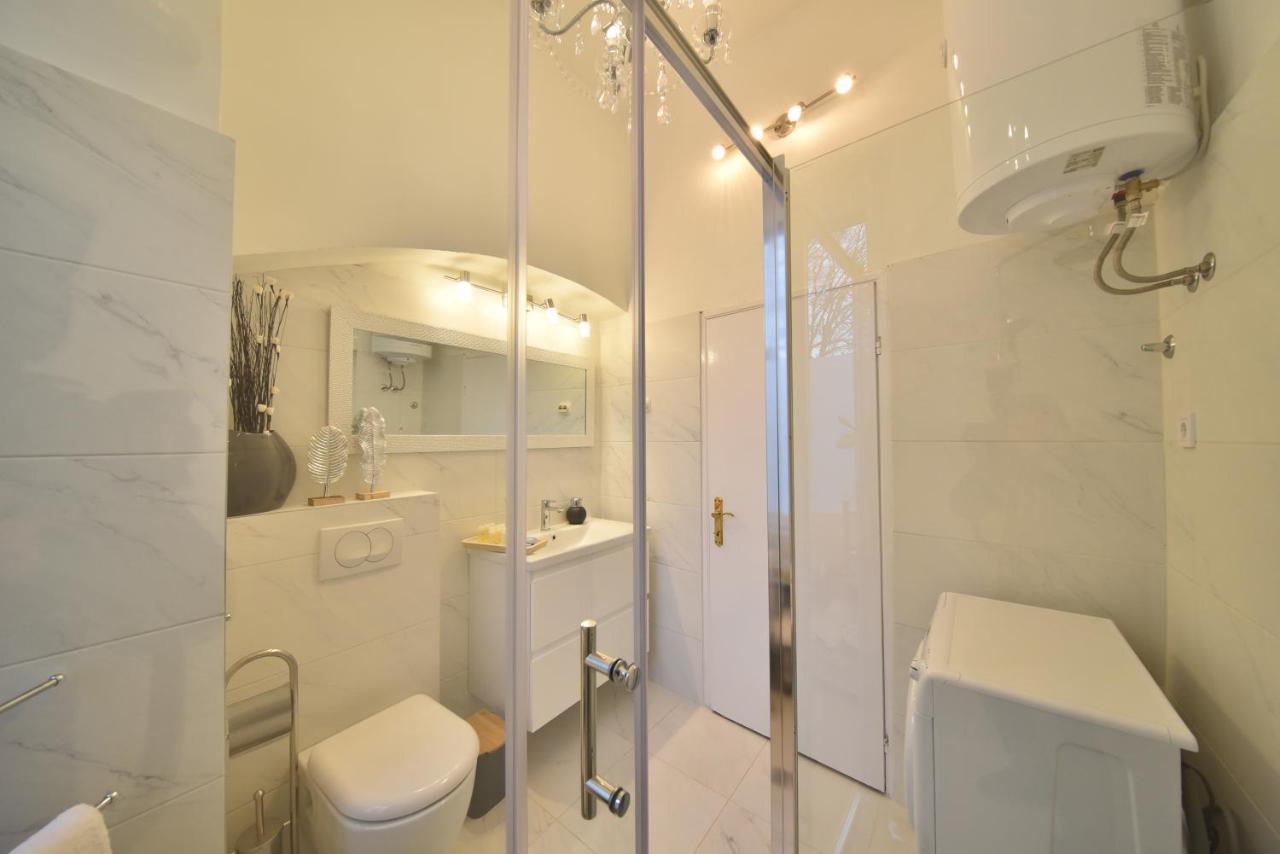 Zadar Center Beach Apartment - Directly On The Sea ภายนอก รูปภาพ