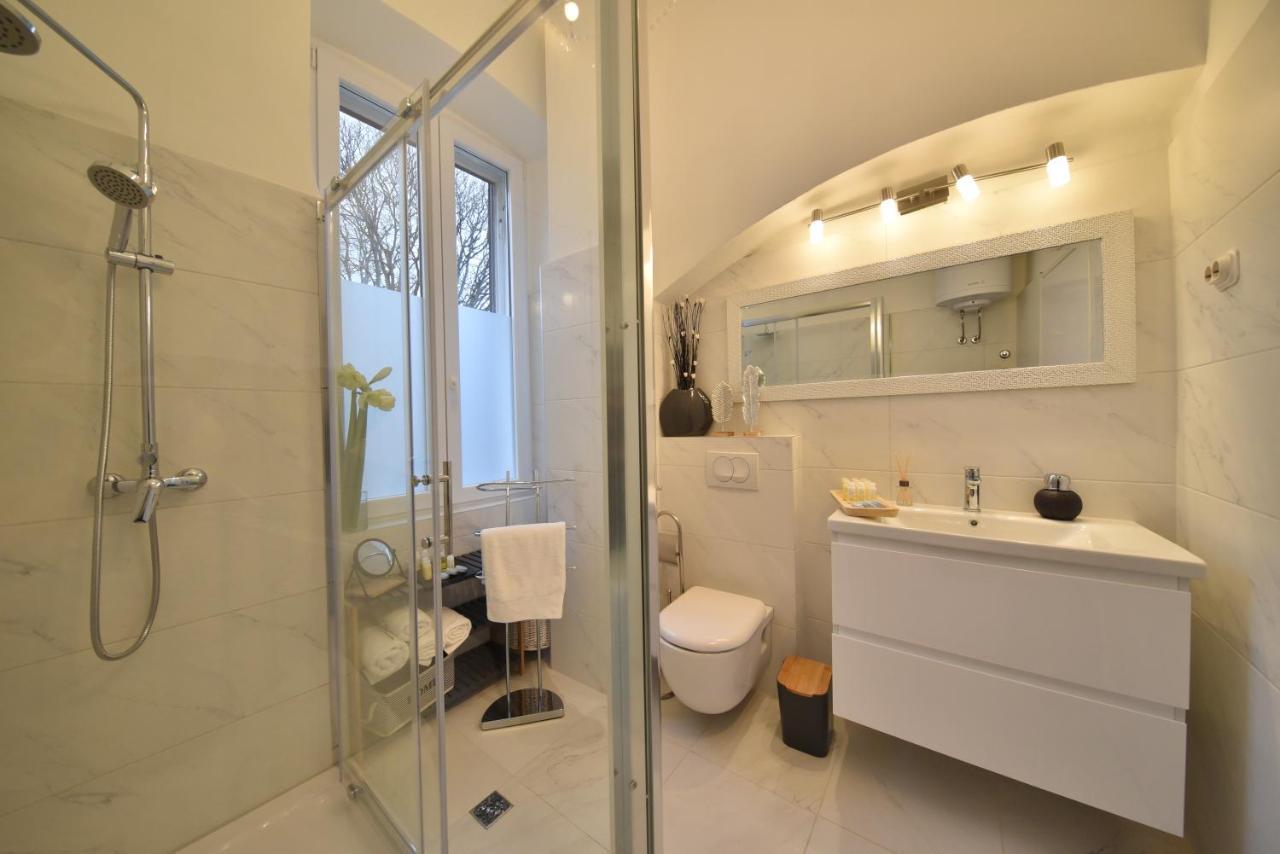 Zadar Center Beach Apartment - Directly On The Sea ภายนอก รูปภาพ